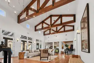 8906 Paramount Court NE Living Room