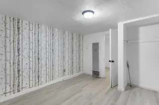 325 RHODE ISLAND Street NE Living Room