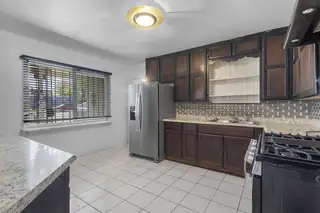 325 RHODE ISLAND Street NE Kitchen