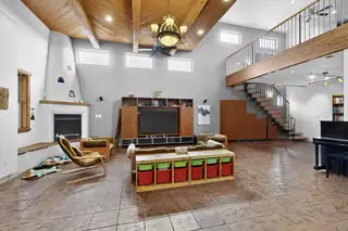 2705 Lerma Road NE Living Room