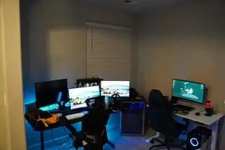 4412 SKYLINE Loop NE Home Office