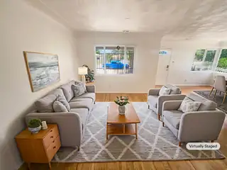 916 DAKOTA Street SE Living Room