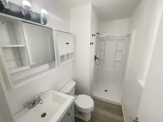 916 DAKOTA Street SE Bathroom