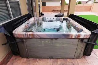 4333 Bald Eagle Loop NE Hot Tub