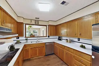 7029 VERANDA Road NE Kitchen