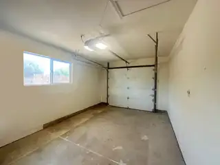 325 VERDE Drive SW Garage