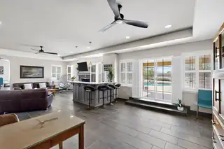 9154 OAKLAND Avenue NE Living Room