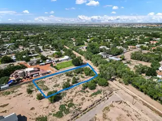 844 ALAMEDA Boulevard NW 