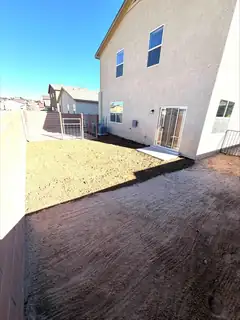 19 HERMANOS Loop Backyard