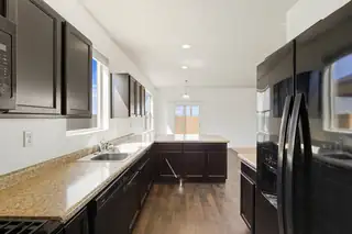 19 HERMANOS Loop Kitchen