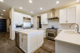 2424 LOUISIANA Boulevard NE 403 