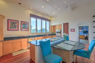 12101 EAGLE ROCK Avenue NE Kitchen