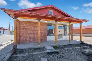 851 W CASTILLO Avenue 