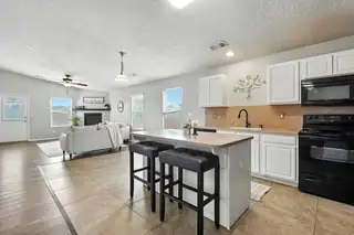 750 CREEKSIDE Avenue SW Kitchen