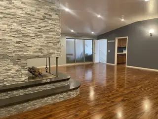 1810 BROADWAY Boulevard SE 