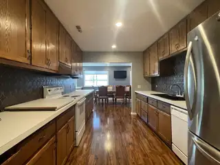 1810 BROADWAY Boulevard SE 