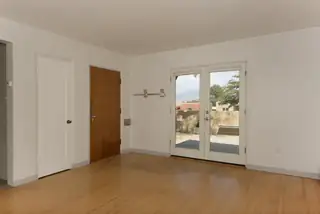 521 GRACELAND Drive SE Living Room