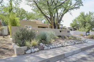 521 GRACELAND Drive SE 