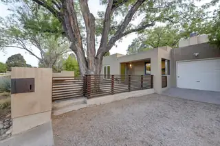 521 GRACELAND Drive SE 