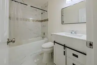 424 TENNESSEE Street SE Home Office