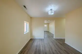 424 TENNESSEE Street SE Living Room