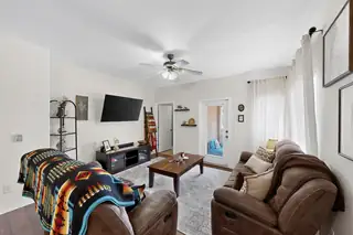 6800 VISTA DEL NORTE Road NE 324 Living Room