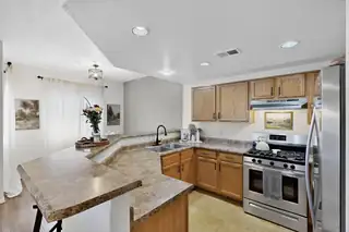 6800 VISTA DEL NORTE Road NE 324 Kitchen