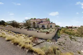 8400 SAN DIEGO Avenue NE 