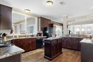 185 PRIVATE DRIVE 1725 Kitchen