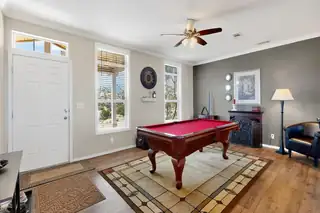 185 PRIVATE DRIVE 1725 Living Room