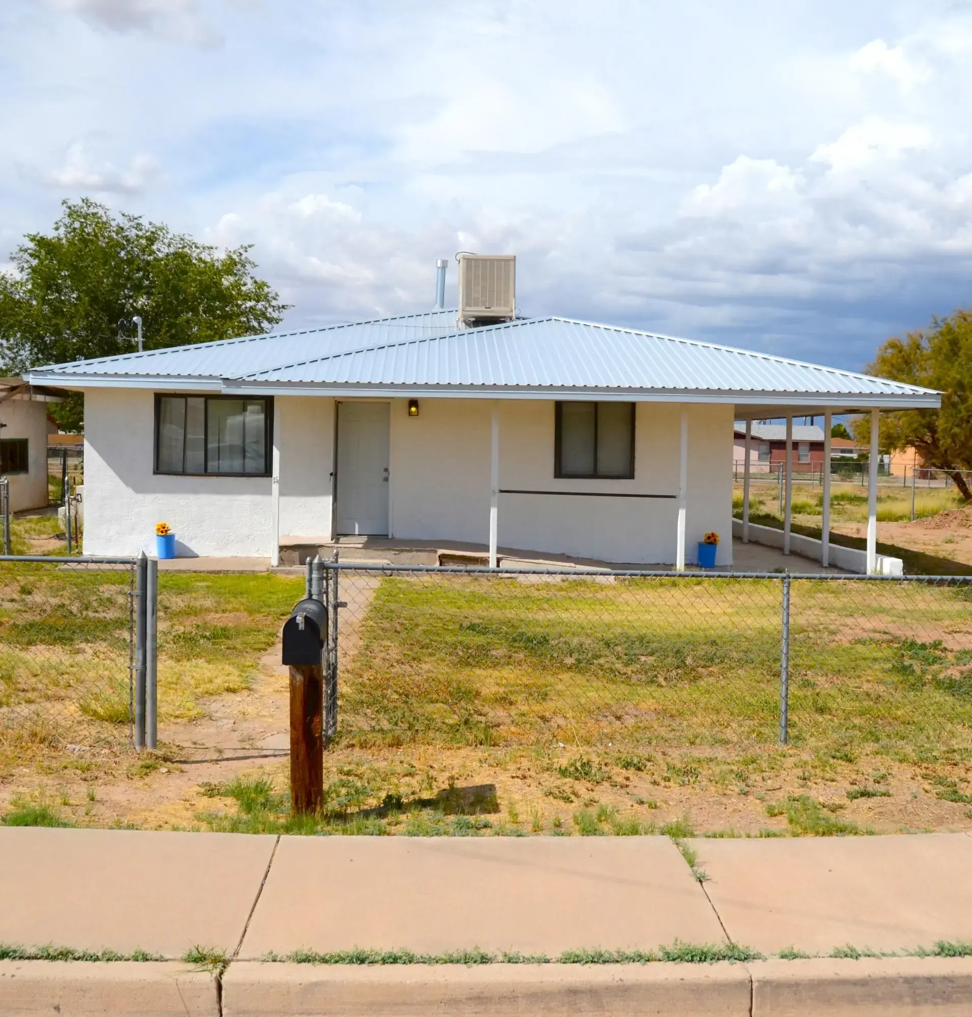 1014 W PICARD Avenue