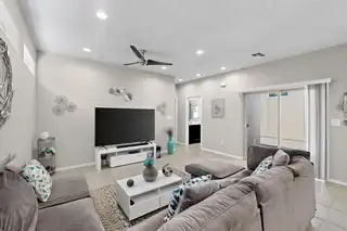 1641 TIERRA VERDE Loop 