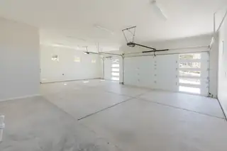 10 Basketweaver Garage