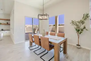 10 Basketweaver Dining Room