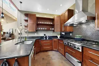 500 CALLE DE WENCES Kitchen