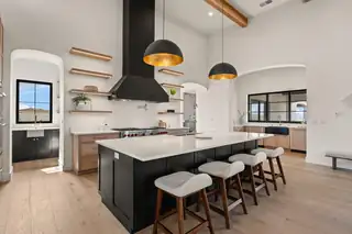 8601 BEVERLY HILLS Avenue NE Kitchen