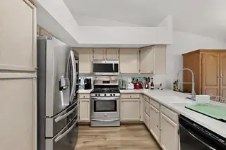 8004 CORTE DEL VIENTO NW Kitchen