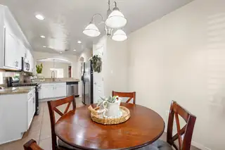 660 PRIMROSE Avenue SW Kitchen