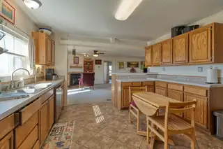 100 Bluegrass S Road Kitchen