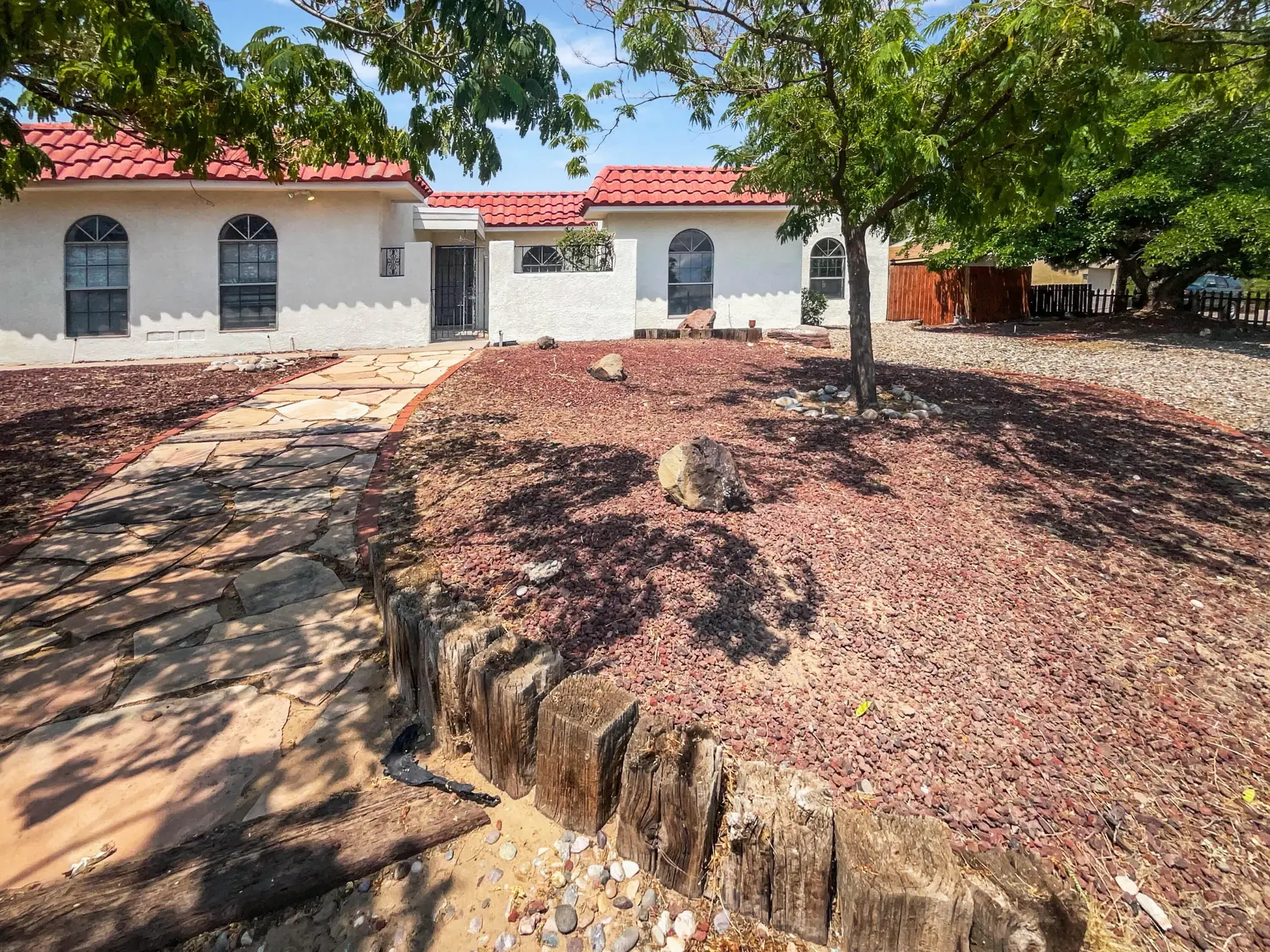 802 PINETREE Road SE