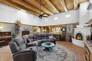 2000 MATE Court NE Living Room