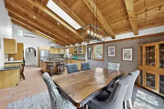 2000 MATE Court NE Dining Room