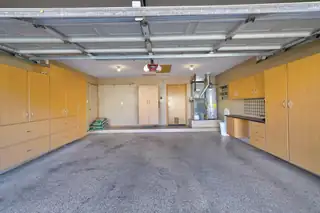 9516 SAN RAFAEL Avenue NE Garage