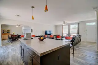 2933 MAPLEWOOD Drive SW 