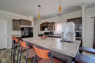 2933 MAPLEWOOD Drive SW 