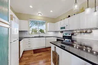 6808 SUNSET Circle Kitchen
