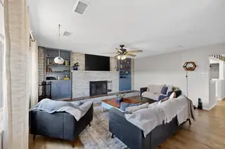 2916 INDIANA Street NE Living Room