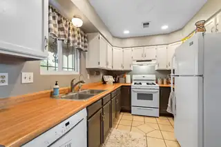 1964 ROANOKE Drive NE Kitchen