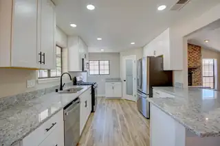 5143 Gaviota NW Kitchen