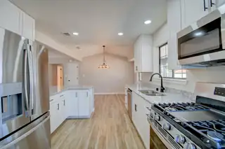 5143 Gaviota NW Kitchen